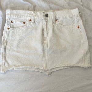 Levi’s mini skirt